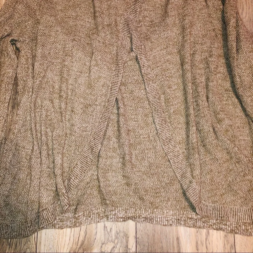 Banana Republic Tan Sweater - Picture 8 of 8